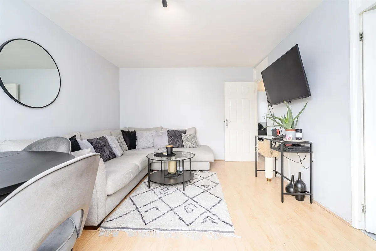 Flat Clyfton Close in Broxbourne