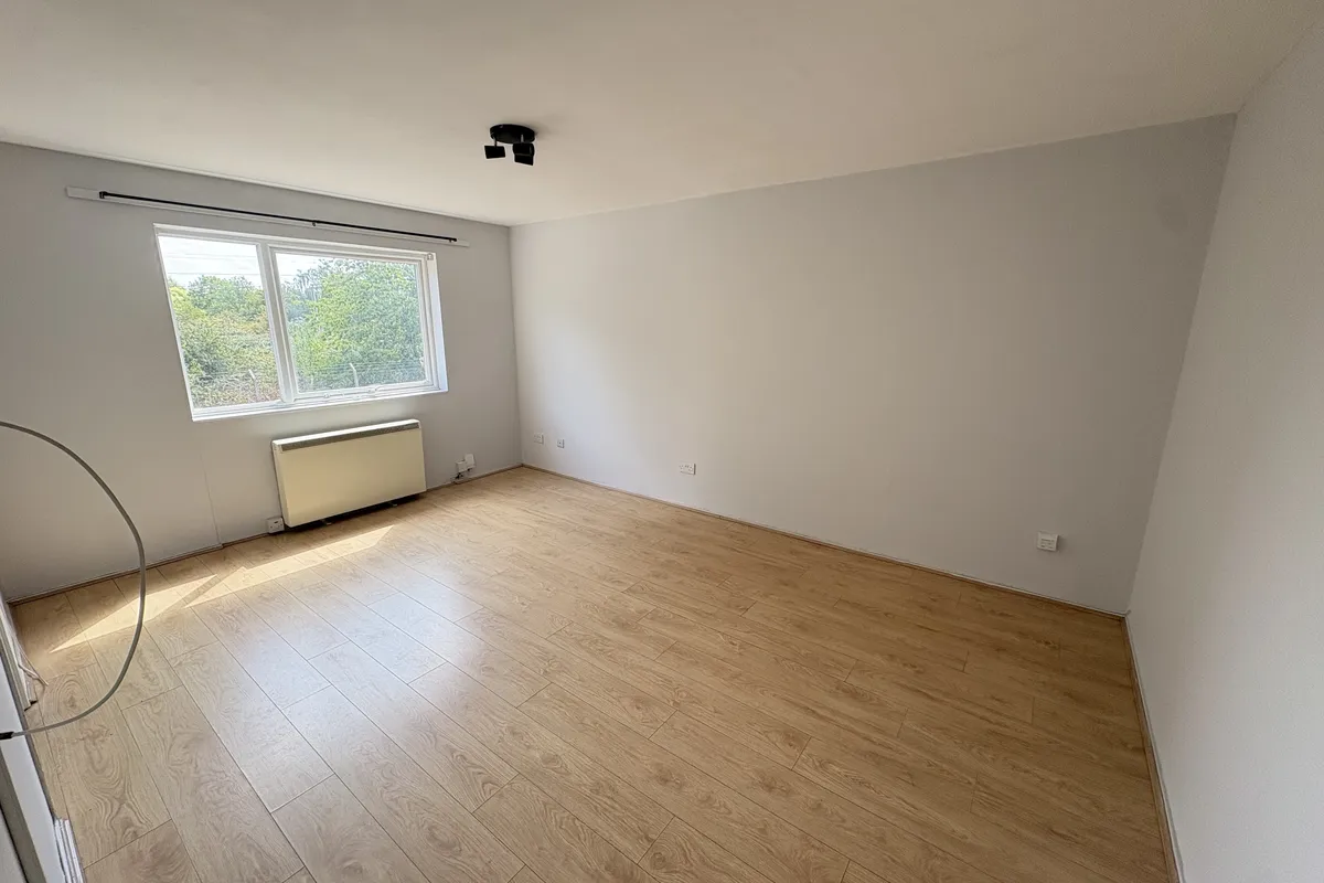 Flat Clyfton Close in Broxbourne