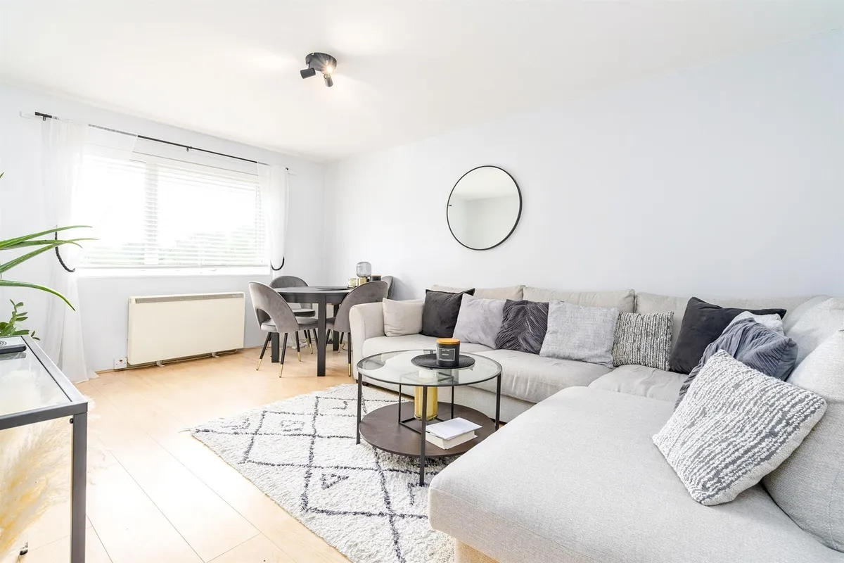 Flat Clyfton Close in Broxbourne