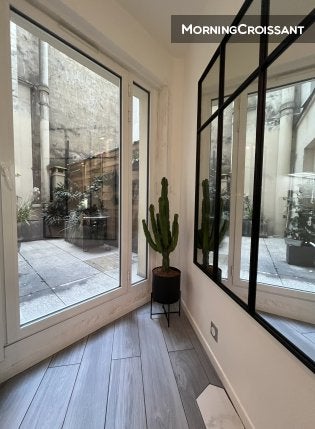 Flat Rue du Faubourg Saint-Martin in Paris