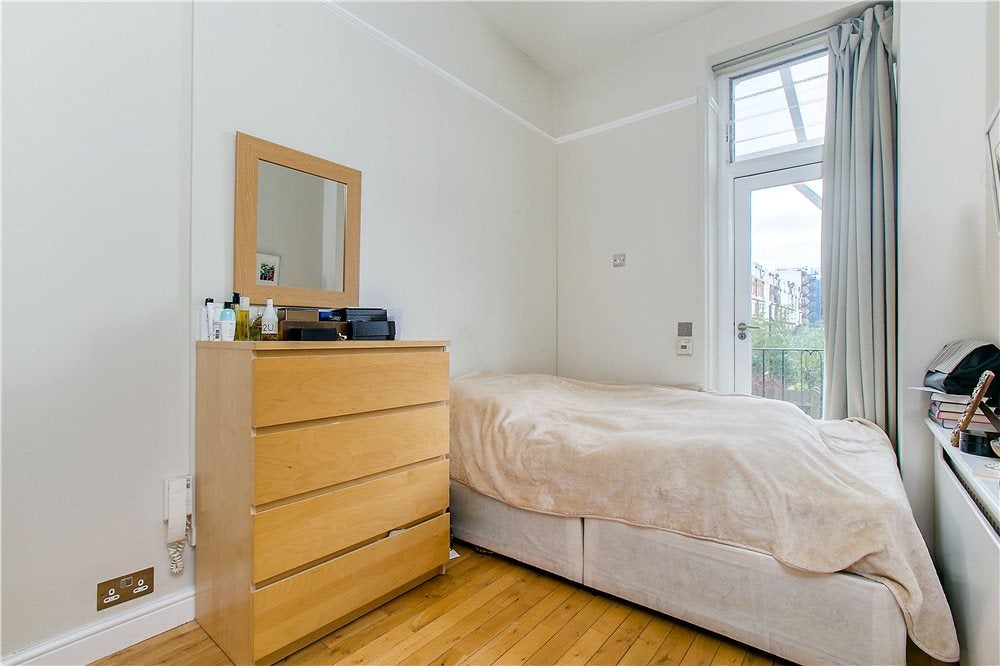 Flat Palliser Road in Greater London