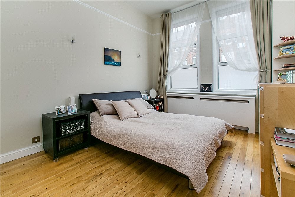 Flat Palliser Road in Greater London