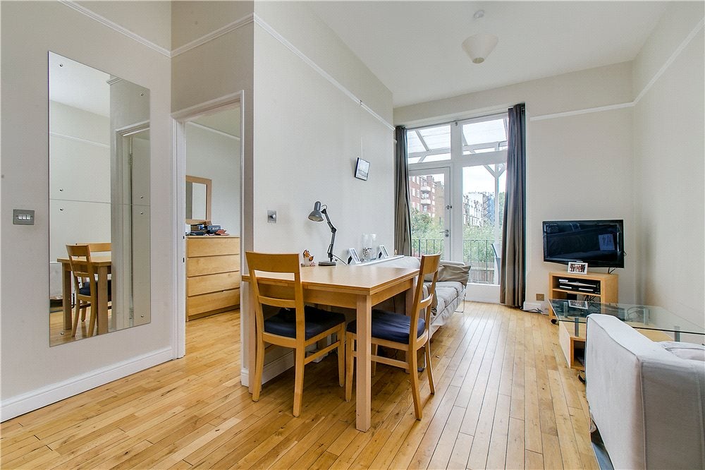 Flat Palliser Road in Greater London