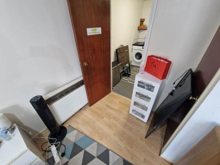 Flat Elmore Close in Greater London