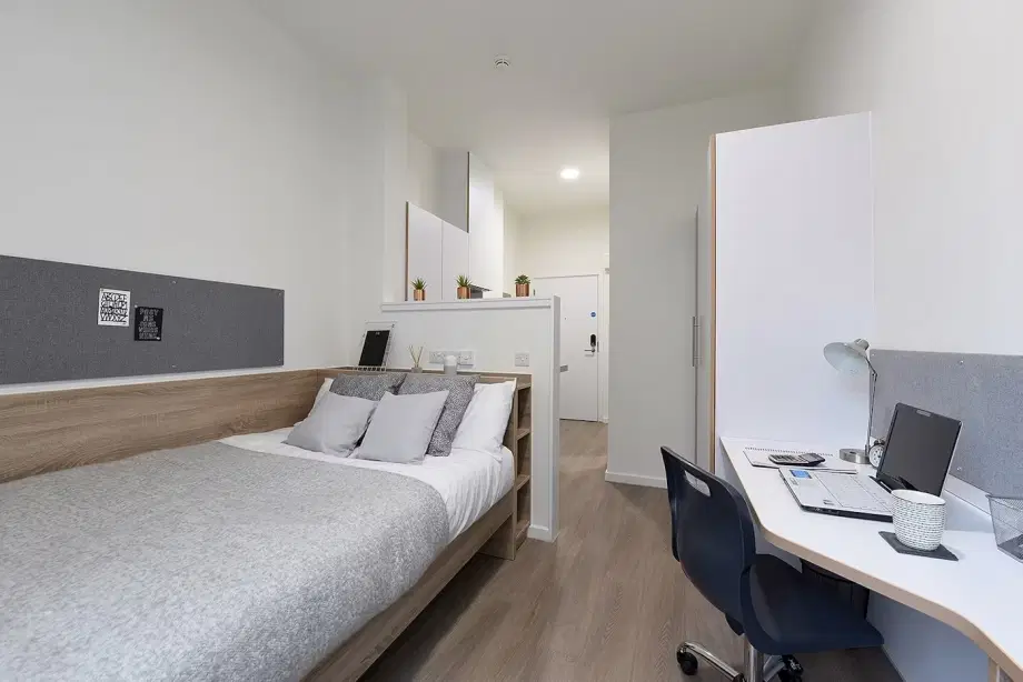Room St James Road in Glasgow