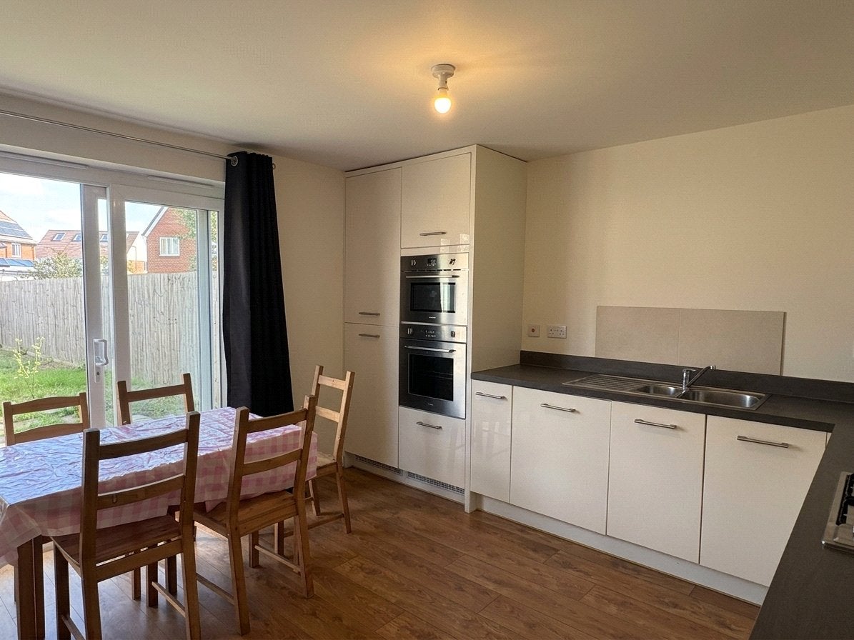 Room Great Clover Leaze in Bristol