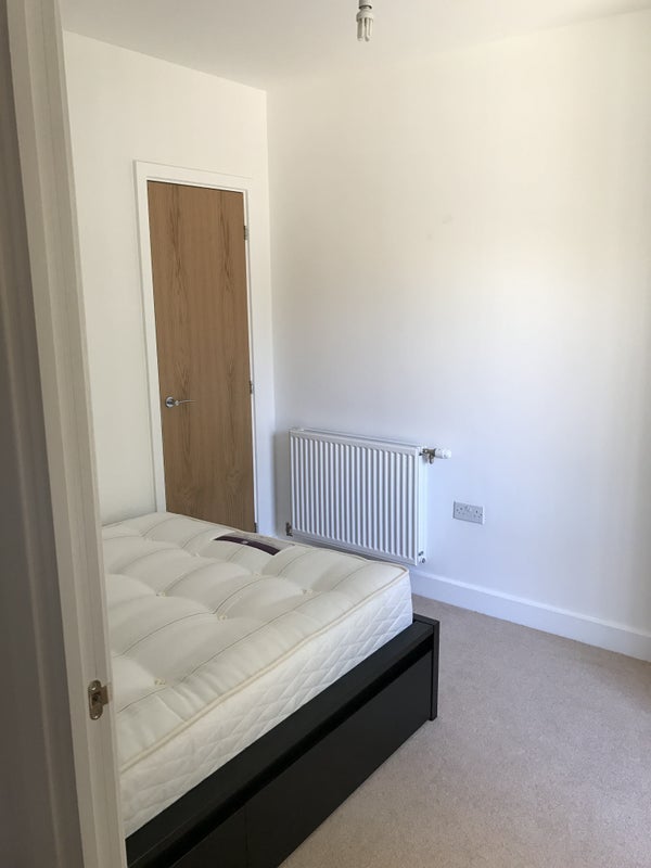 Room Whiston Road in Greater London