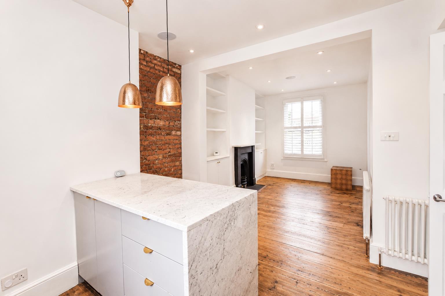 Flat Farleigh Road in Greater London