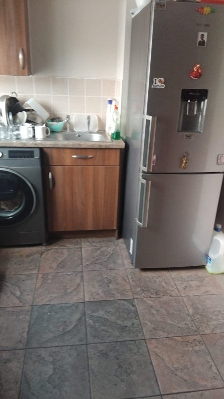 Room Denmark Road in Greater London