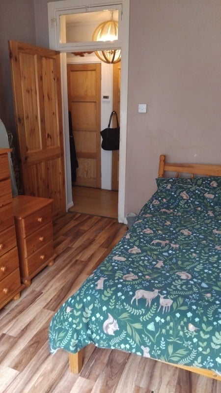 Room Denmark Road in Greater London
