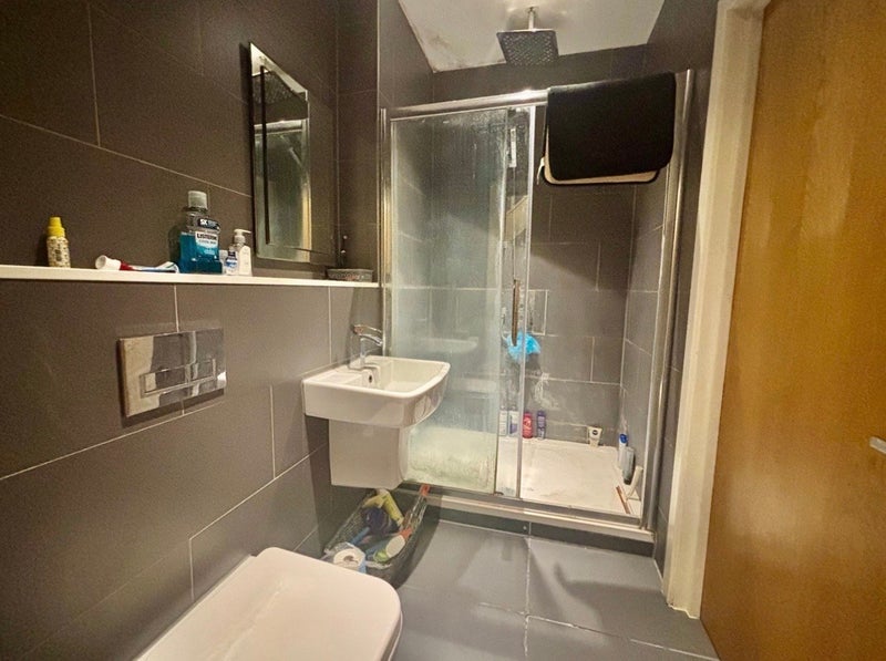 Room Tiller Road in Greater London