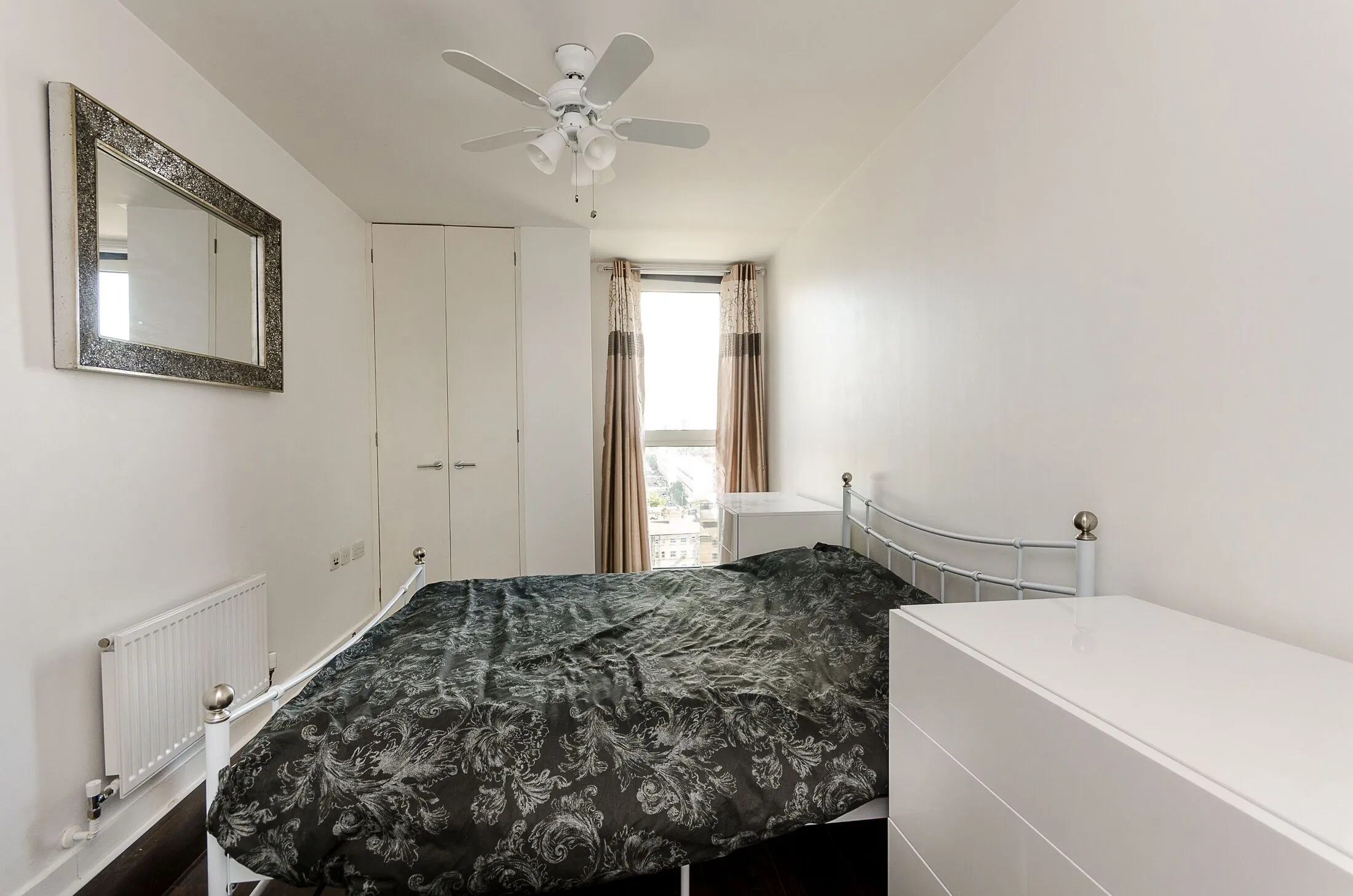 Flat Gatliff Road in City of Westminster