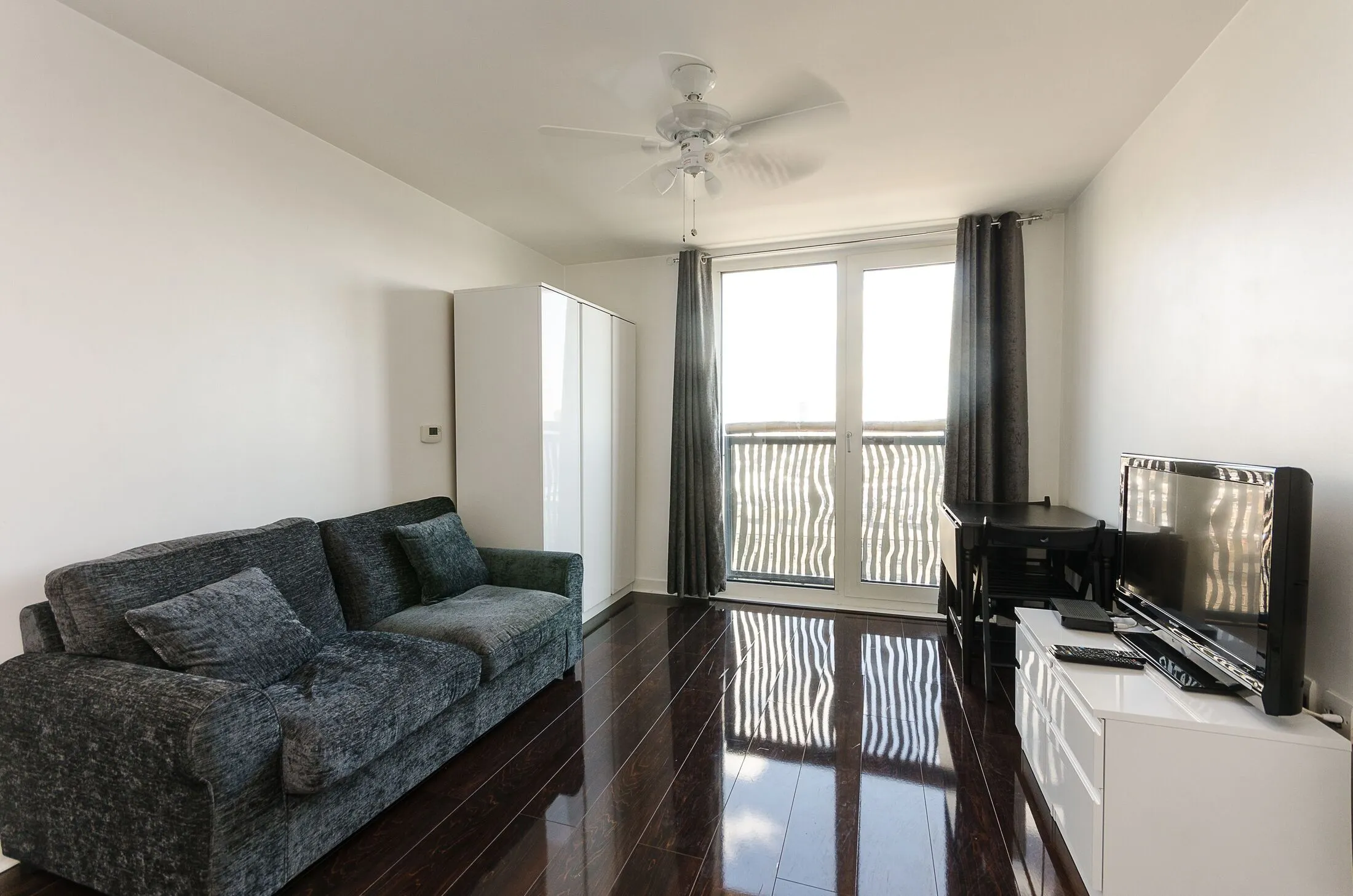 Flat Gatliff Road in City of Westminster
