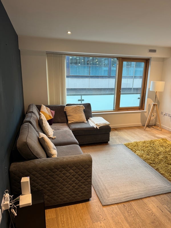 Room Hardwicks Square in Greater London