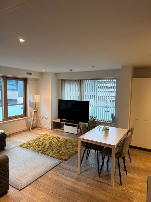 Room Hardwicks Square in Greater London