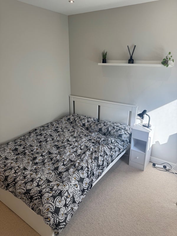 Flat Hardwicks Square in Greater London