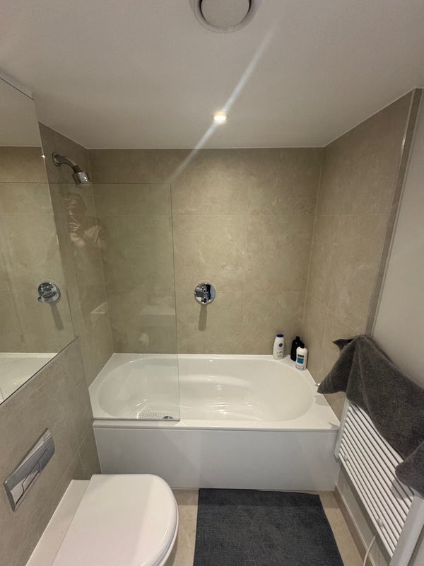 Room Hardwicks Square in Greater London