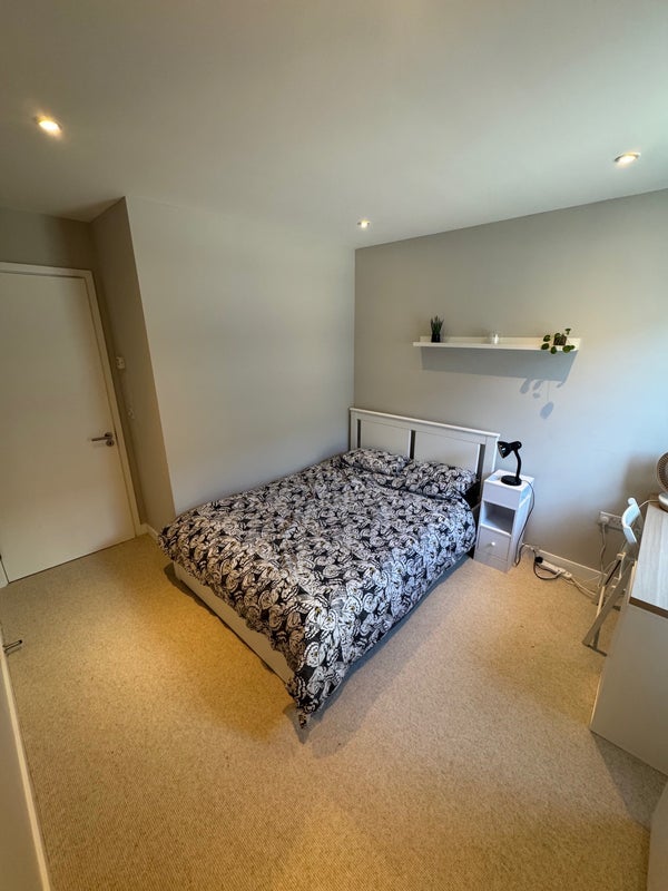 Room Hardwicks Square in Greater London