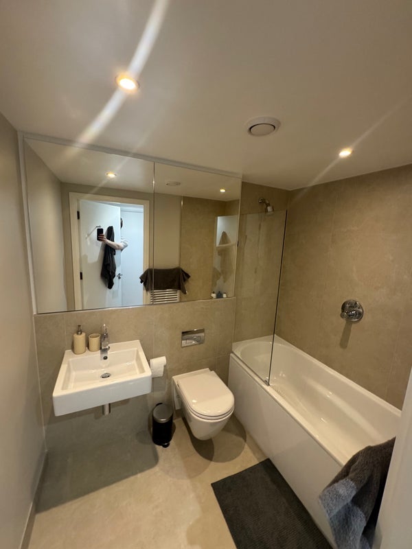 Room Hardwicks Square in Greater London