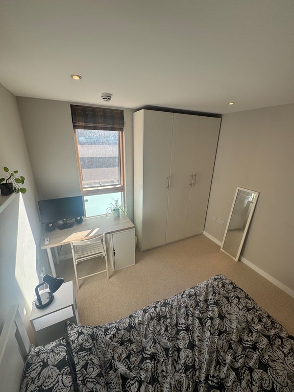 Flat Hardwicks Square in Greater London