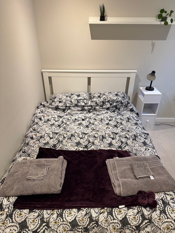 Room Hardwicks Square in Greater London