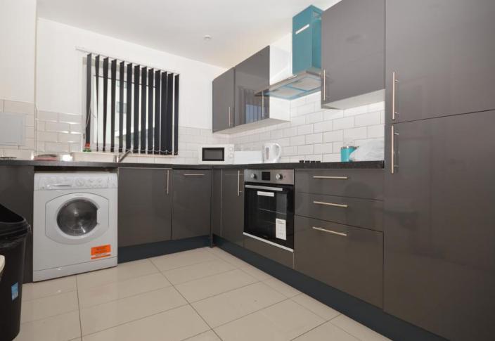 Flat Westferry Road in Greater London
