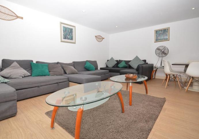 Flat Westferry Road in Greater London