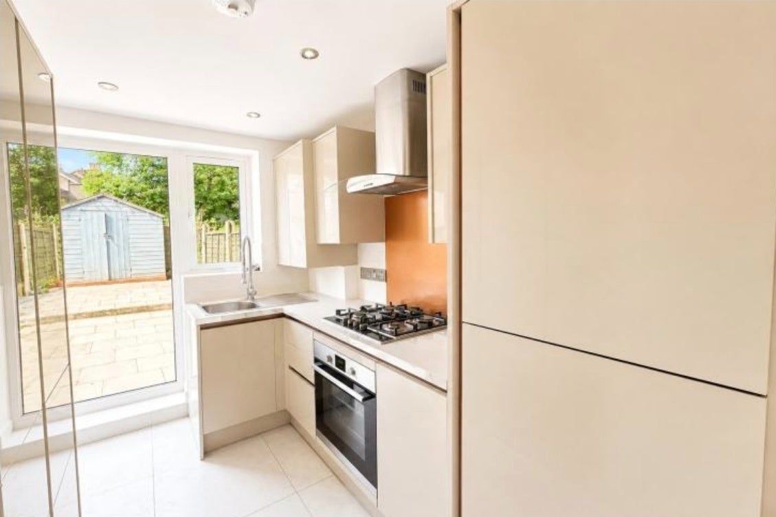 Flat Pascoe Road in Greater London