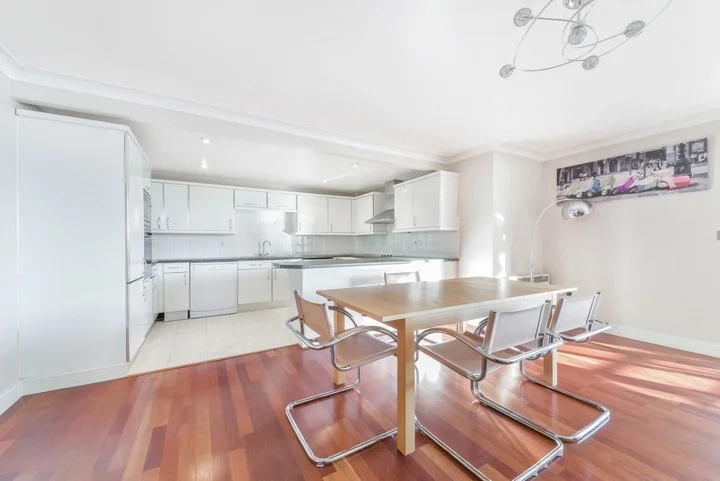 Flat Langbourne Place in Greater London