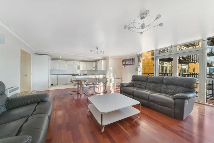 Flat Langbourne Place in Greater London