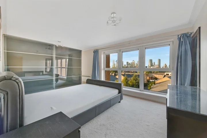 Flat Langbourne Place in Greater London