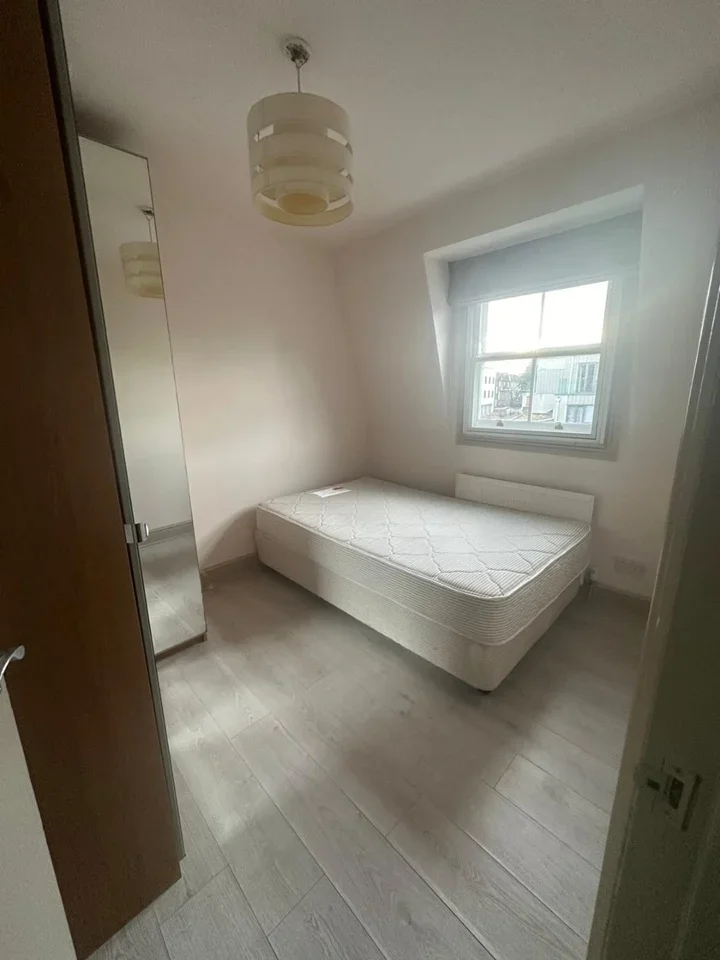 Flat Upper Street in Greater London
