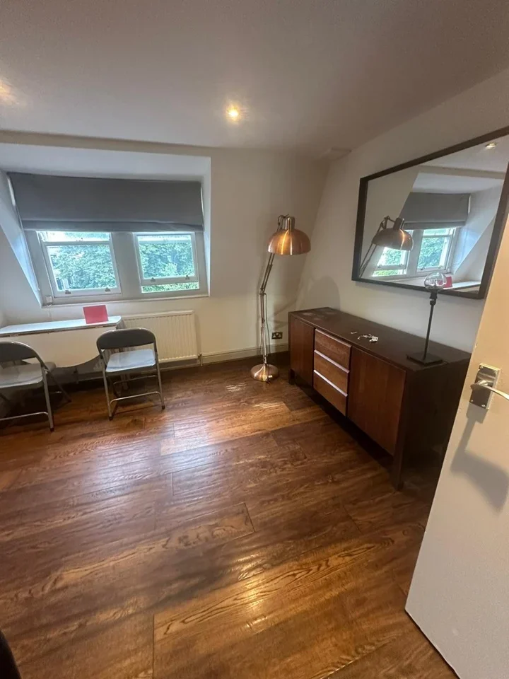 Flat Upper Street in Greater London