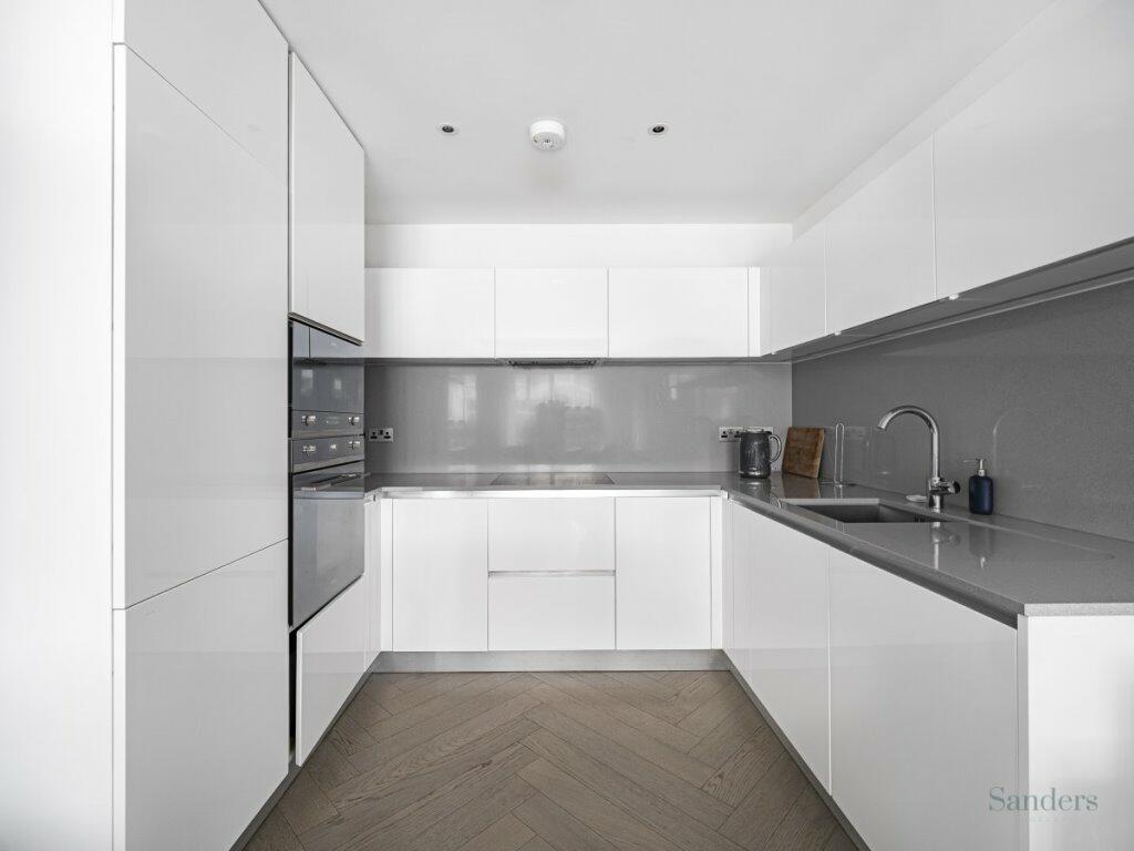 Flat London Road in Greater London