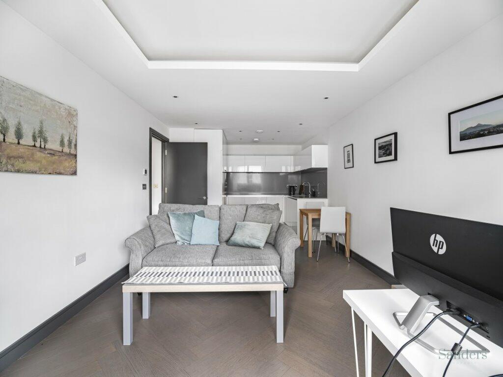 Flat London Road in Greater London