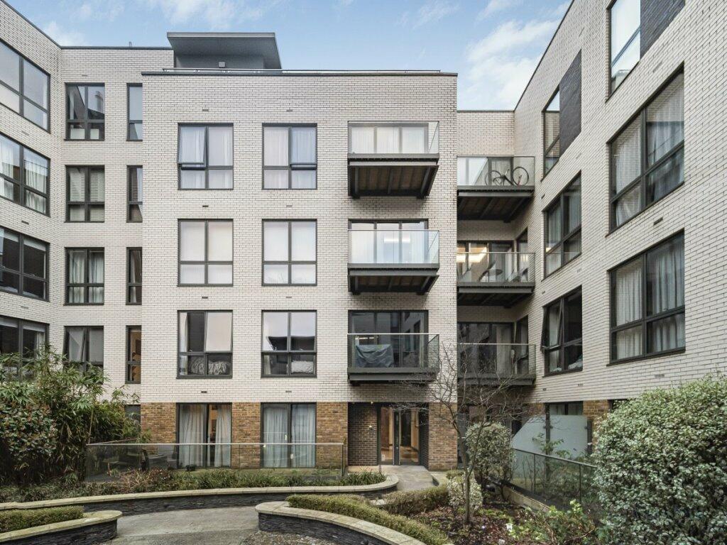Flat London Road in Greater London