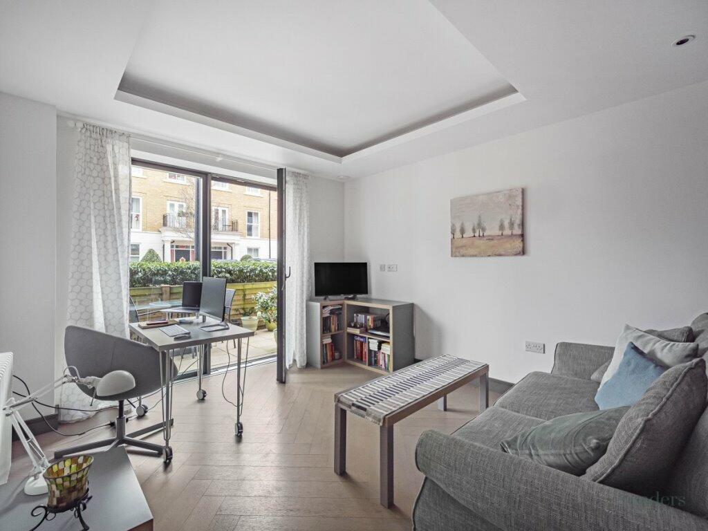 Flat London Road in Greater London