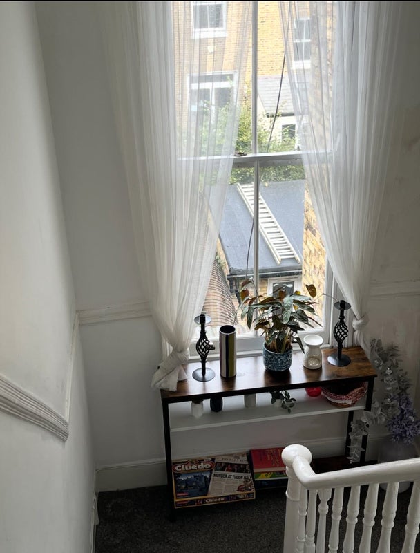 Room Blackstock Road in Greater London