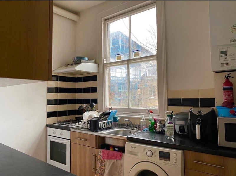 Room Blackstock Road in Greater London