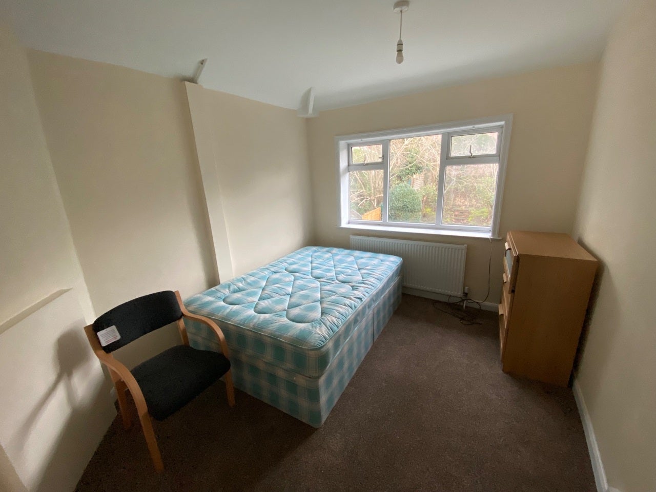 Room Ullswater Crescent in Leeds