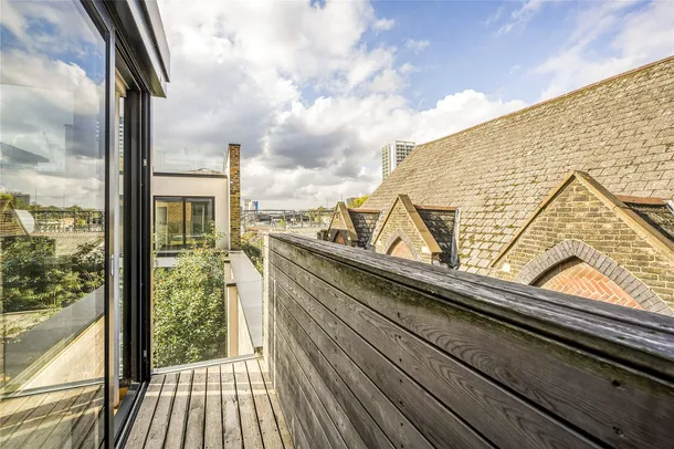 Flat Gifford Street in Greater London