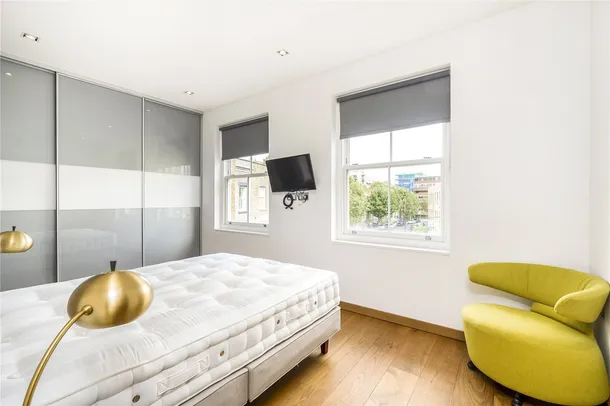 Flat Gifford Street in Greater London
