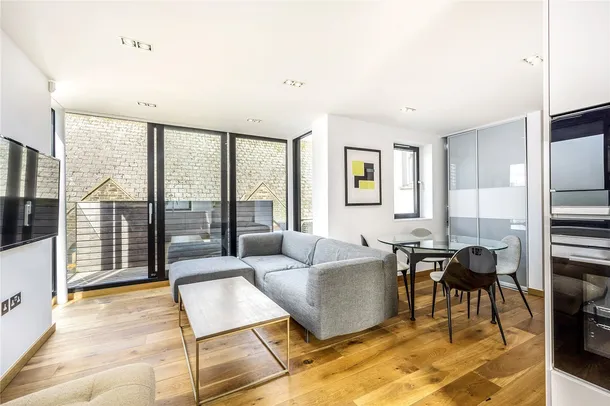 Flat Gifford Street in Greater London