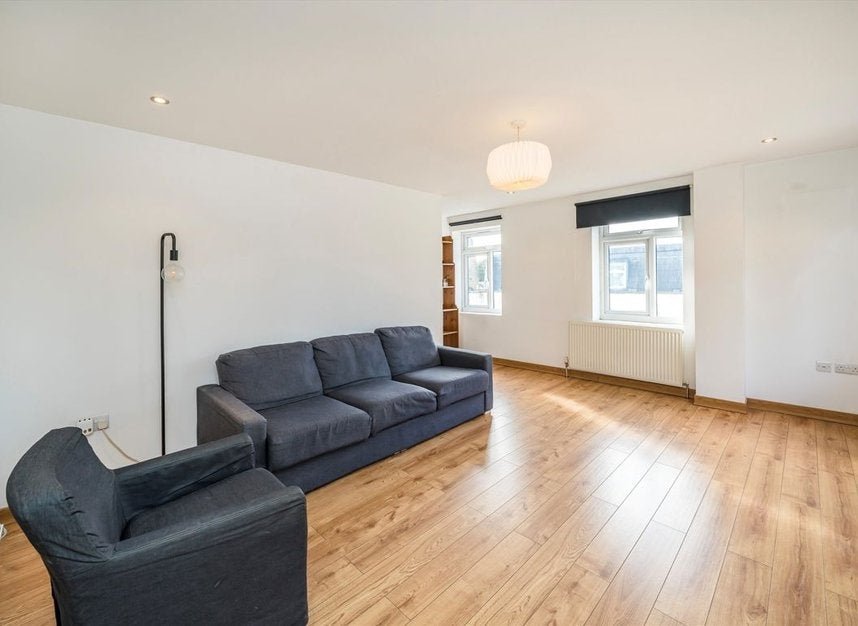Flat Windus Road in Greater London
