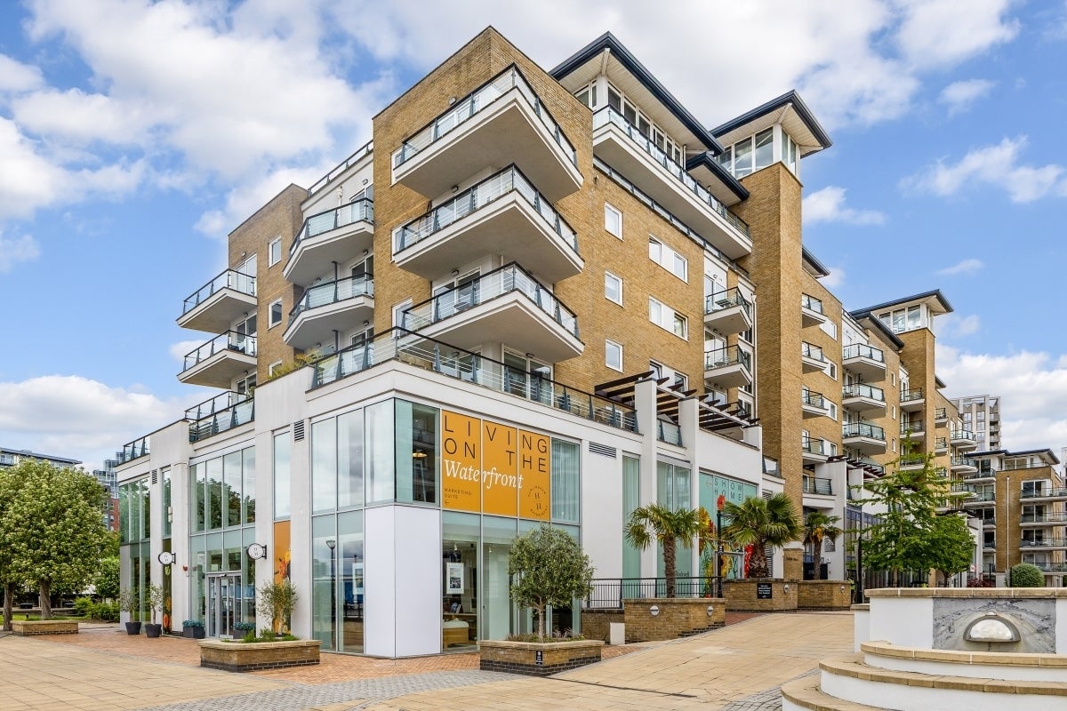 Flat Jews Row in Greater London