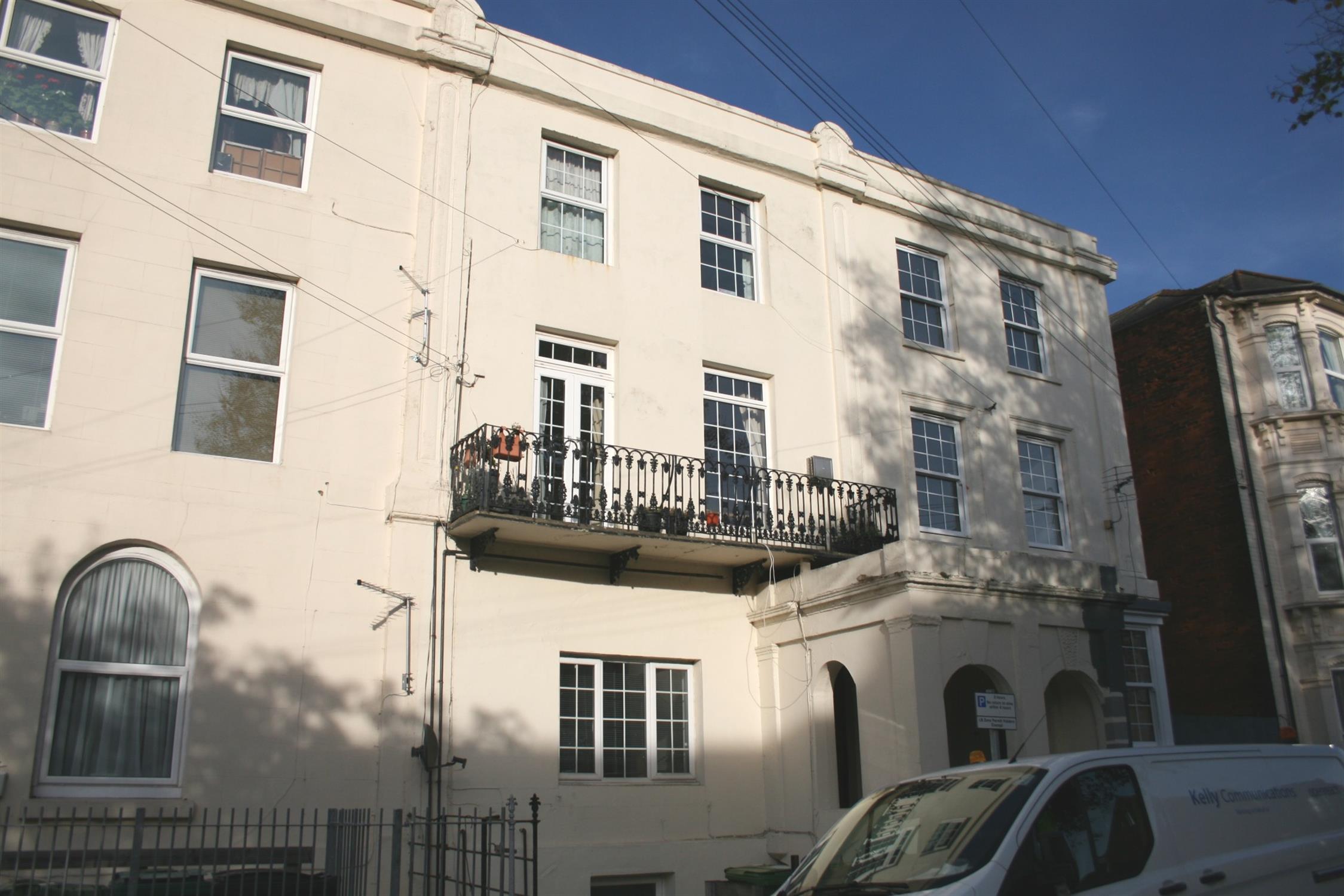 Flat Cottage Grove in Portsmouth
