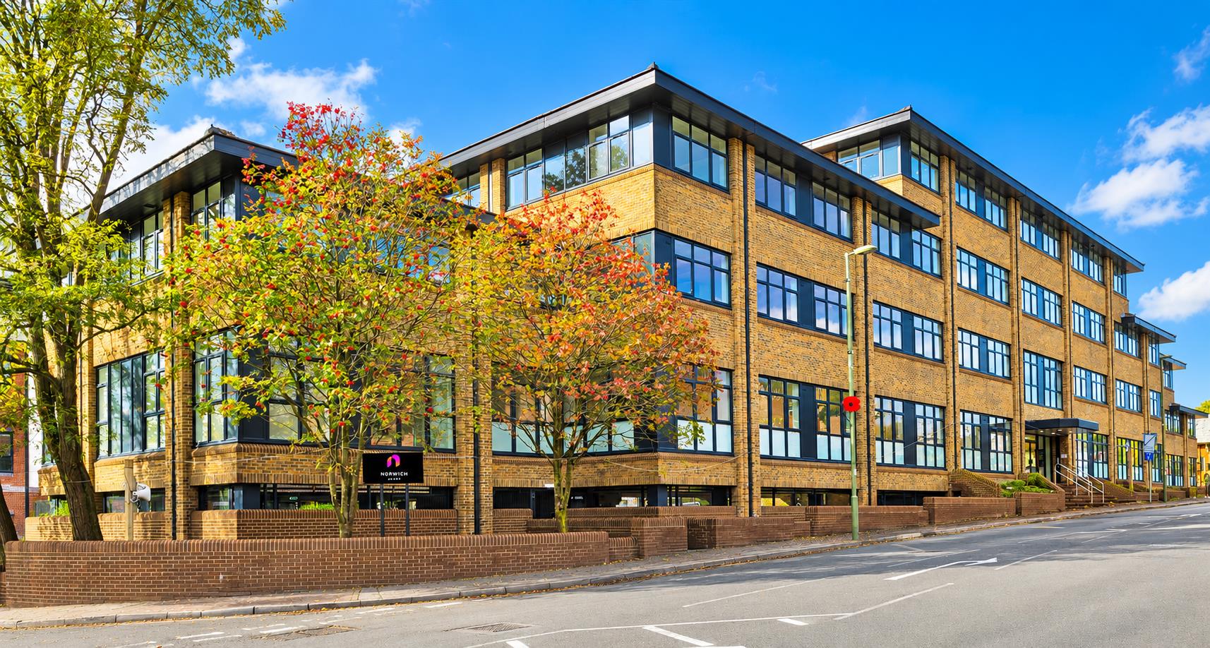 Flat Knoll Road in Surrey Heath