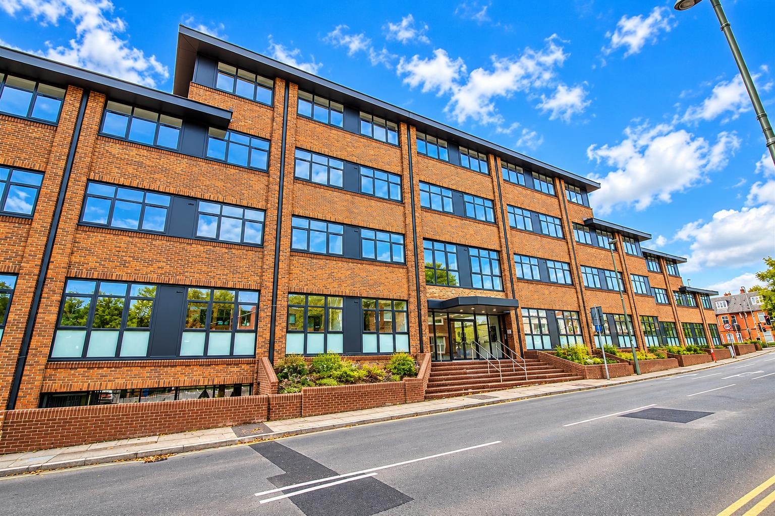 Flat Knoll Road in Surrey Heath