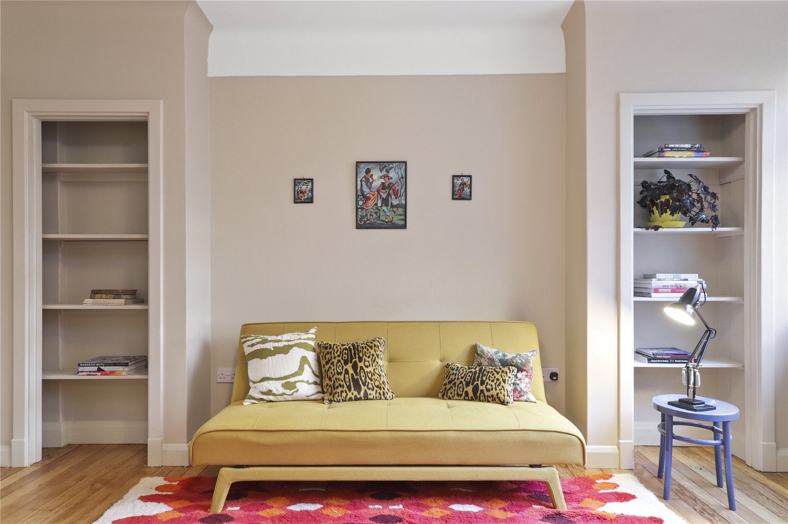 Flat Hunter Close in Greater London