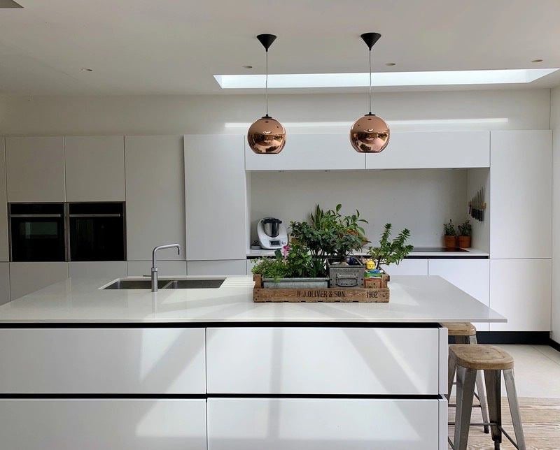 Room Barrow Road in Greater London